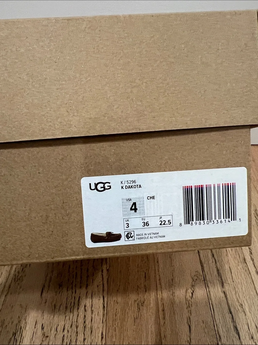 Brand New Kids UGG Chestnut Suede Moccasin Slippers with Shearling Size 4